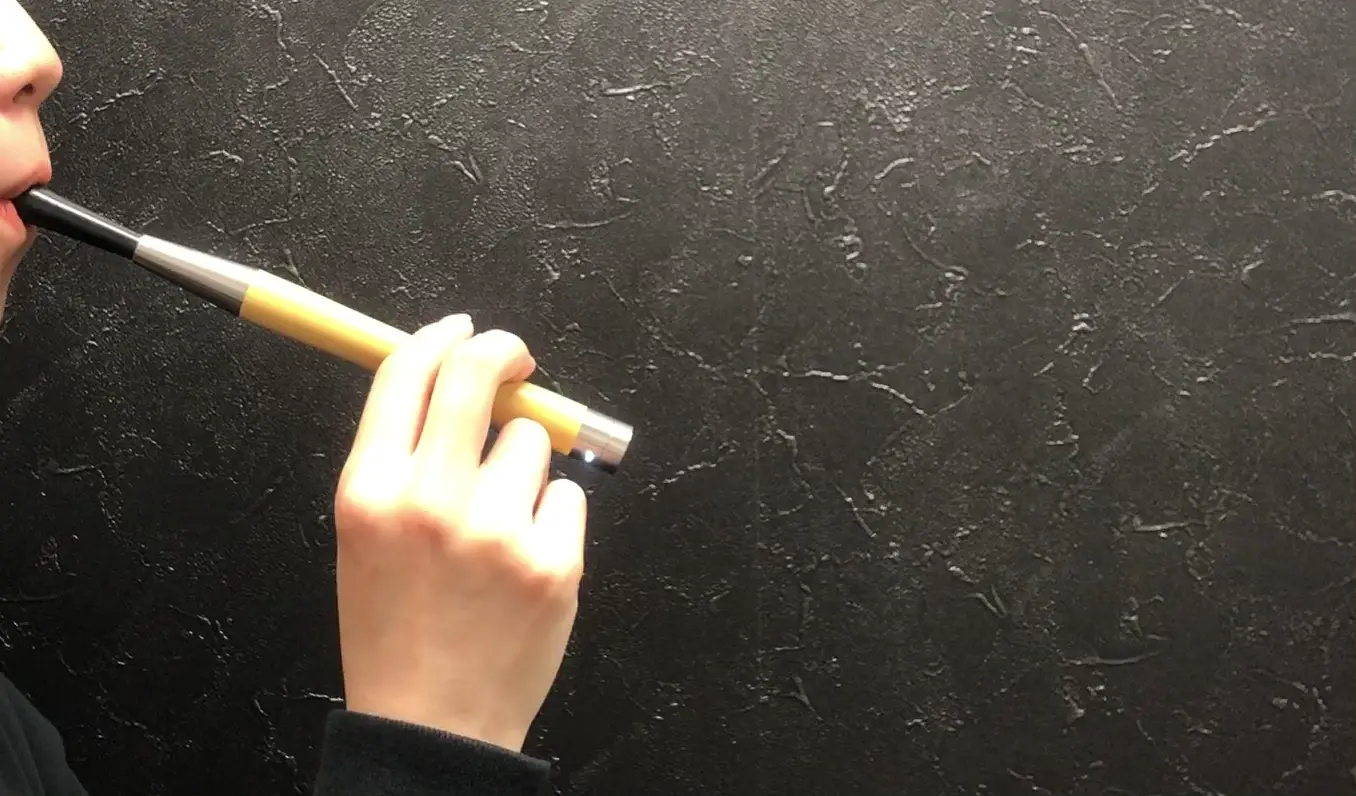 ドゥルセ・デ・レチェを吸っている動画