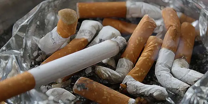 ヘビースモーカーな男性芸能人をランキング