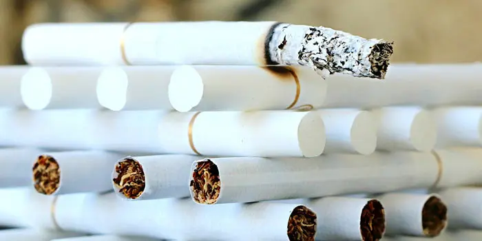 ヘビースモーカーな女性芸能人をランキング