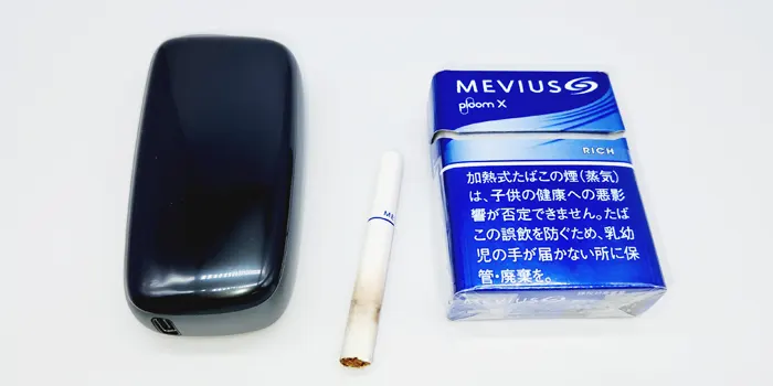 プルームXからタバコスティックを取り外す