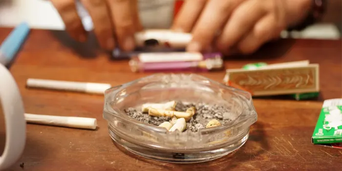 シケモクを使った手巻きタバコ