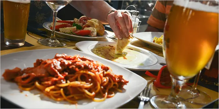 店内で喫煙できるファミレスのイメージ画像