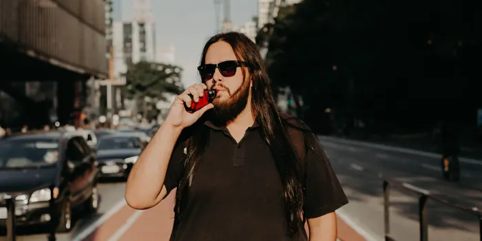 電子タバコでの路上喫煙のイメージ画像