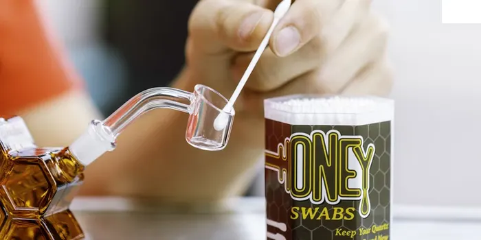 アイコスイルマのホルダーを掃除するイメージ画像