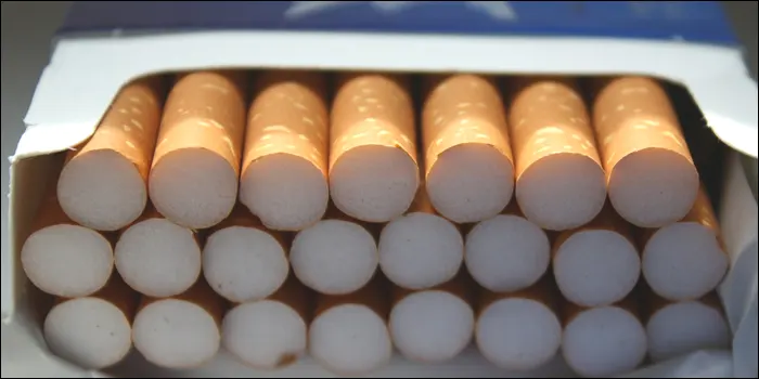 箱に入った紙巻きタバコ