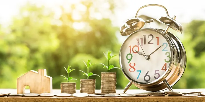 時計とコインの写真