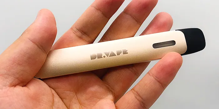 ドクターベイプ2を手で持っている