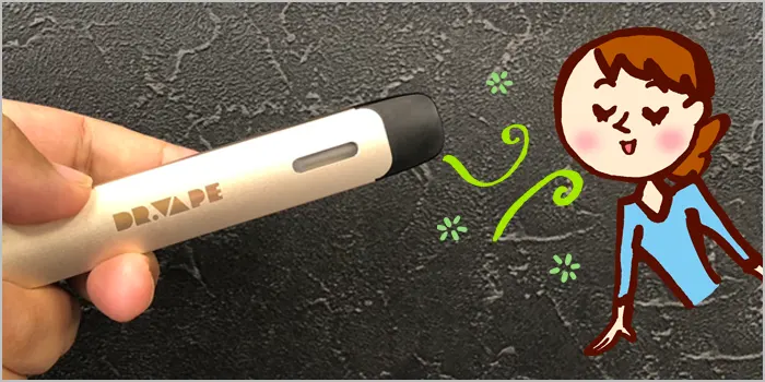 良い香りを嗅いでいる女性