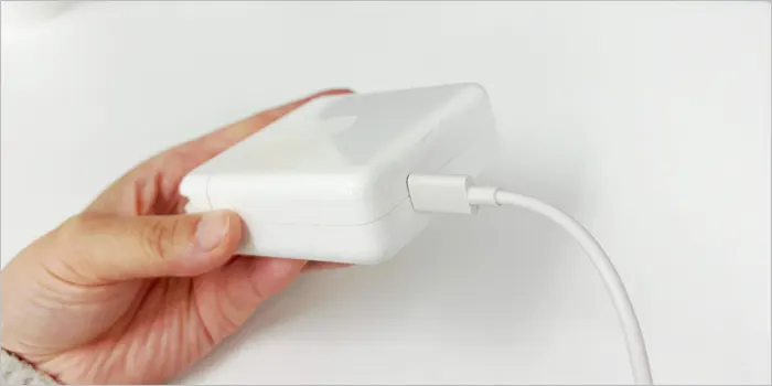 ACアダプターとType-Cケーブルを接続