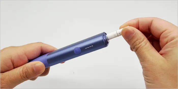 アイコスイルマアイワンからスティックを取り出す