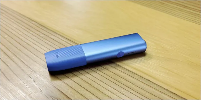 机の上にあるアイコスイルマアイワンの画像