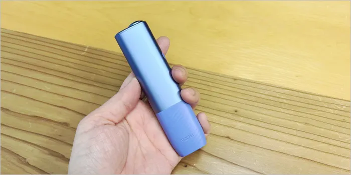 アイコスイルマアイワンを持っている画像