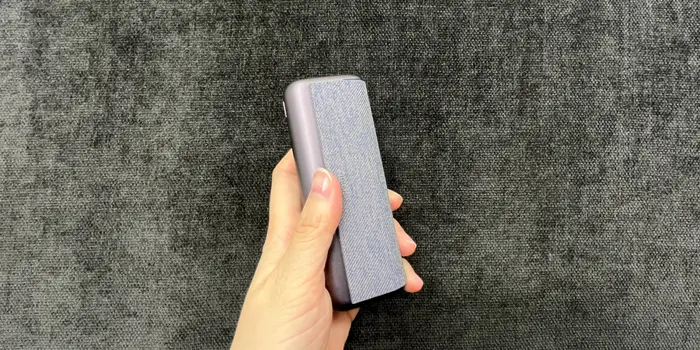 アイコスイルマプライムを持つ手