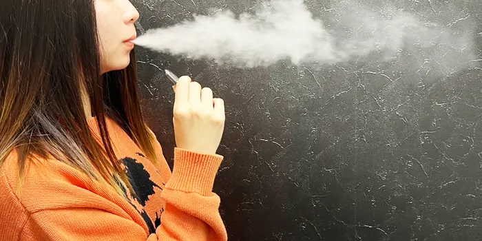 ニコレスベイプを実際に吸っている画像