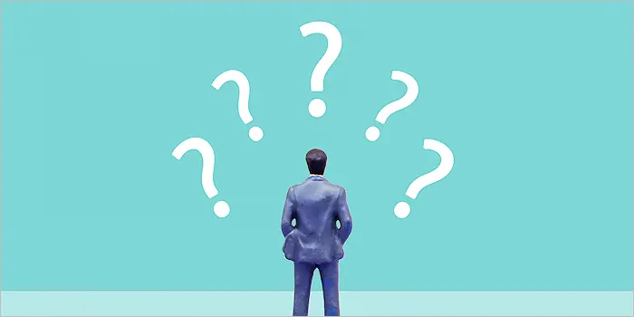 疑問符を浮かべる男性