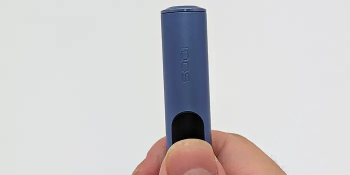 アイコスイルマのリセットボタンを押している画像