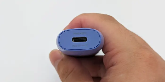 アイコスイルマアイワンの充電ケーブル差し込み口