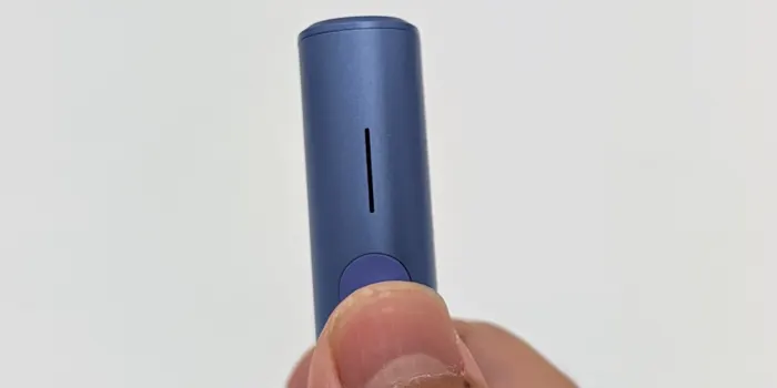 アイコスイルマアイワンのリセットボタンを押している画像