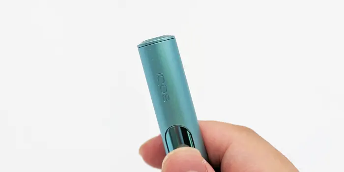 アイコスイルマアイプライムのリセットボタンを押している画像