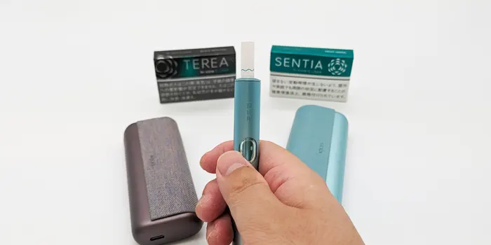 アイコスイルマアイプライムにタバコスティックをセットしている画像