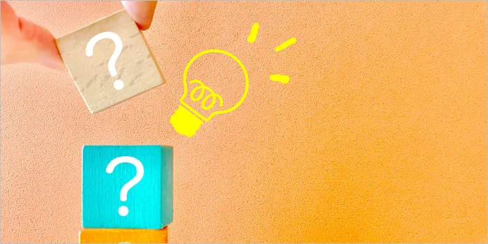 疑問符のブロックと電球マーク