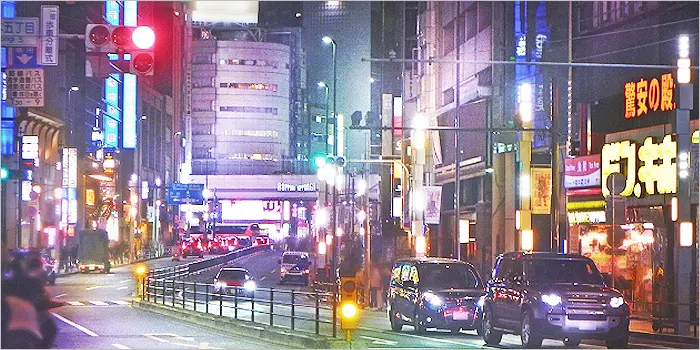 夜のビル街